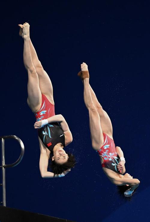 直播:跳水女双10米台决赛